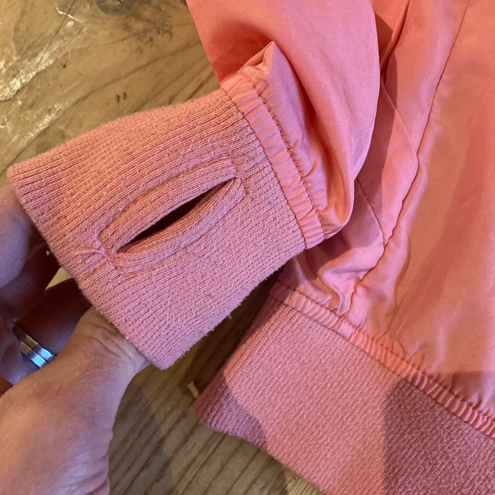 Bench Windbreaker - Picture 5 of 7